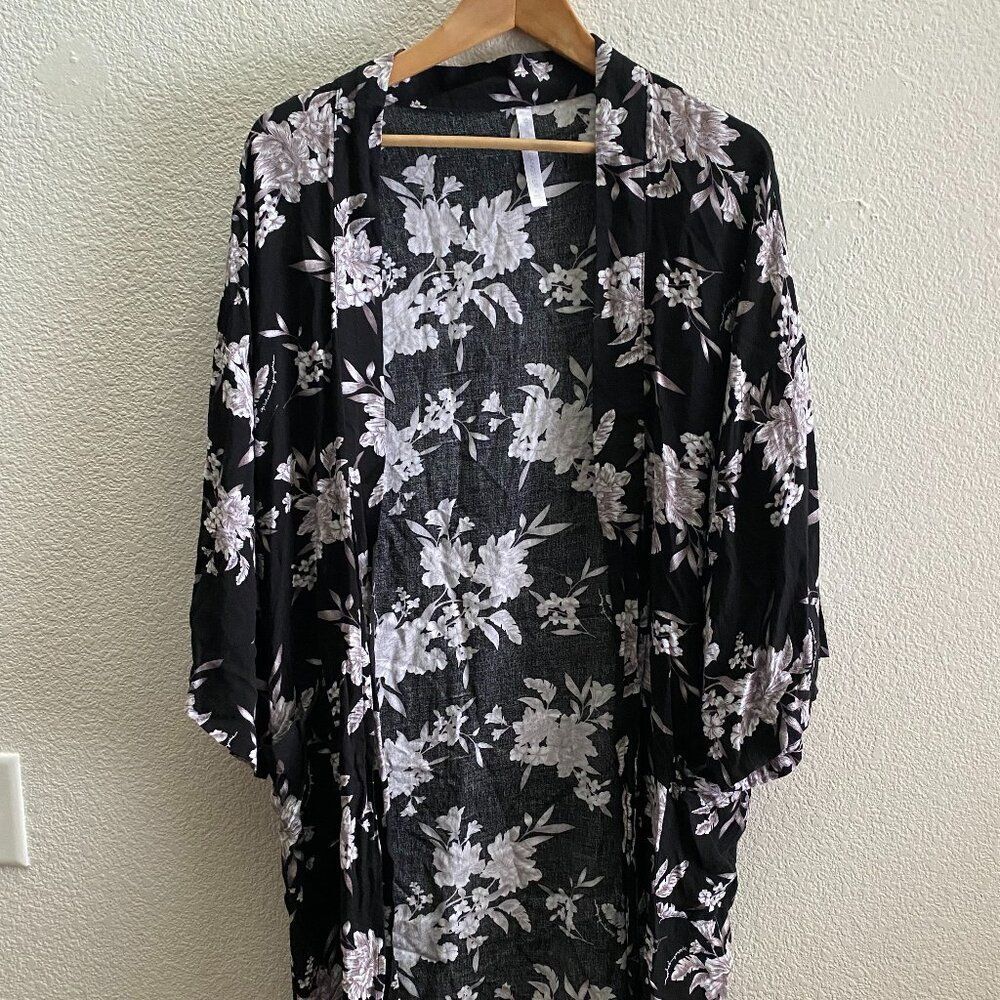 Spiritual Gangster Maya Kimono Black Floral Tie Front One Size 100% Rayon Robe